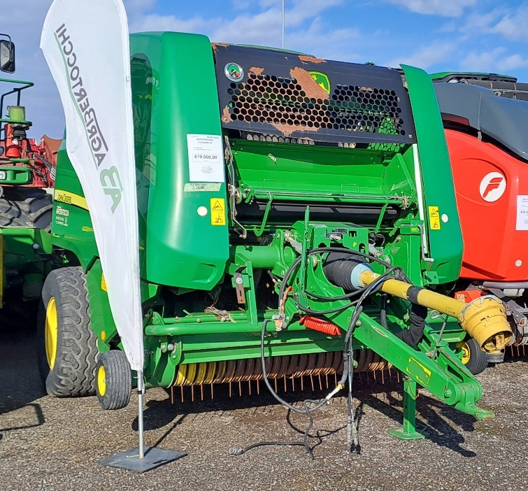 JOHN DEERE 960 - Presse à balles rondes: photos 1 JOHN DEERE 960 - Presse à balles rondes: photos 1