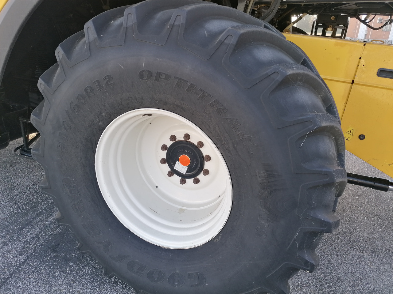 NEW HOLLAND CR 9060 - Moissonneuse-batteuse: photos 3 NEW HOLLAND CR 9060 - Moissonneuse-batteuse: photos 3