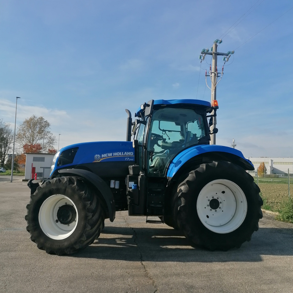 NEW HOLLAND T7 210 - Tracteur agricole: photos 2 NEW HOLLAND T7 210 - Tracteur agricole: photos 2