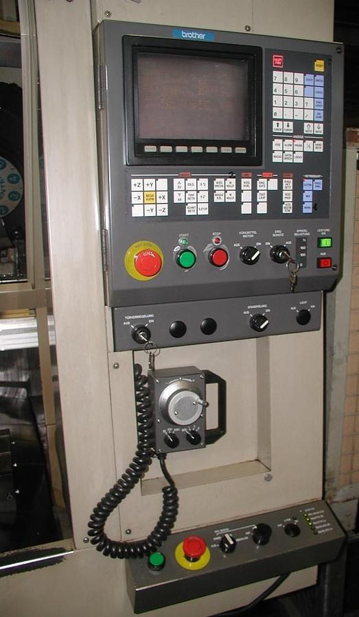 Vertikal-Bearbeitungszentrum BROTHER - Centre d'usinage: photos 2 Vertikal-Bearbeitungszentrum BROTHER - Centre d'usinage: photos 2