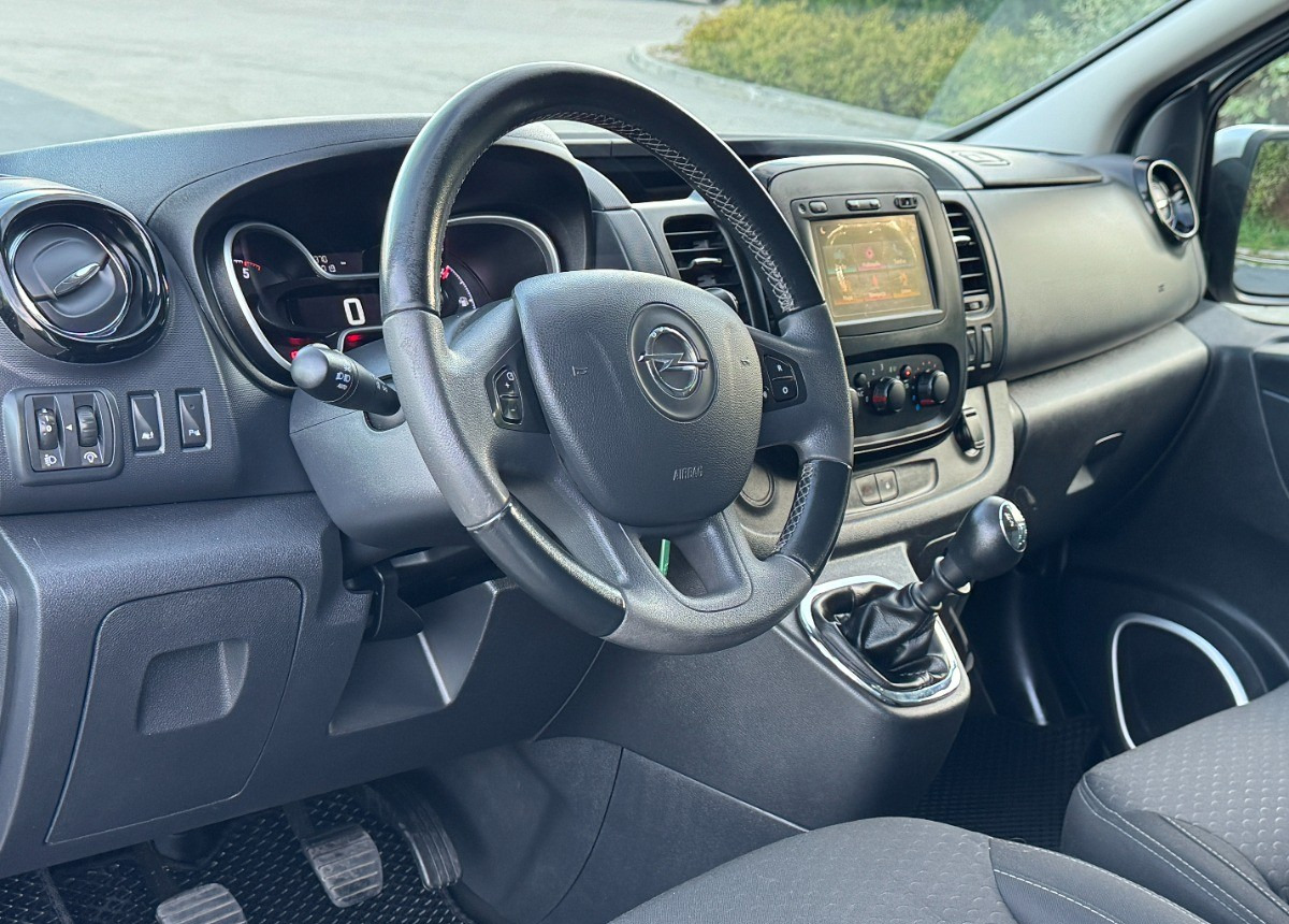 Opel Vivaro 1.6 DCI 145KM 9 osobowy Nawiewy góra dół DOINWESTOWANY Super stan - Voiture break: photos 5 Opel Vivaro 1.6 DCI 145KM 9 osobowy Nawiewy góra dół DOINWESTOWANY Super stan - Voiture break: photos 5