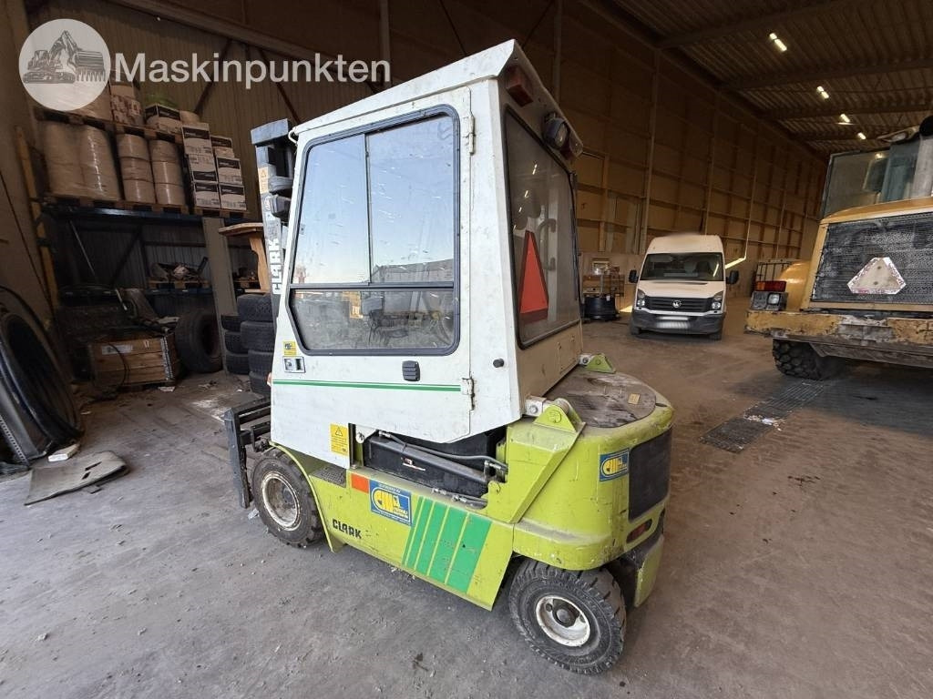 Clark CEM 25  en crédit-bail Clark CEM 25: photos 8 Clark CEM 25  en crédit-bail Clark CEM 25: photos 8