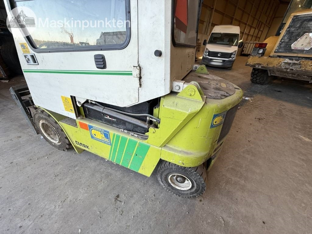 Clark CEM 25  en crédit-bail Clark CEM 25: photos 21 Clark CEM 25  en crédit-bail Clark CEM 25: photos 21