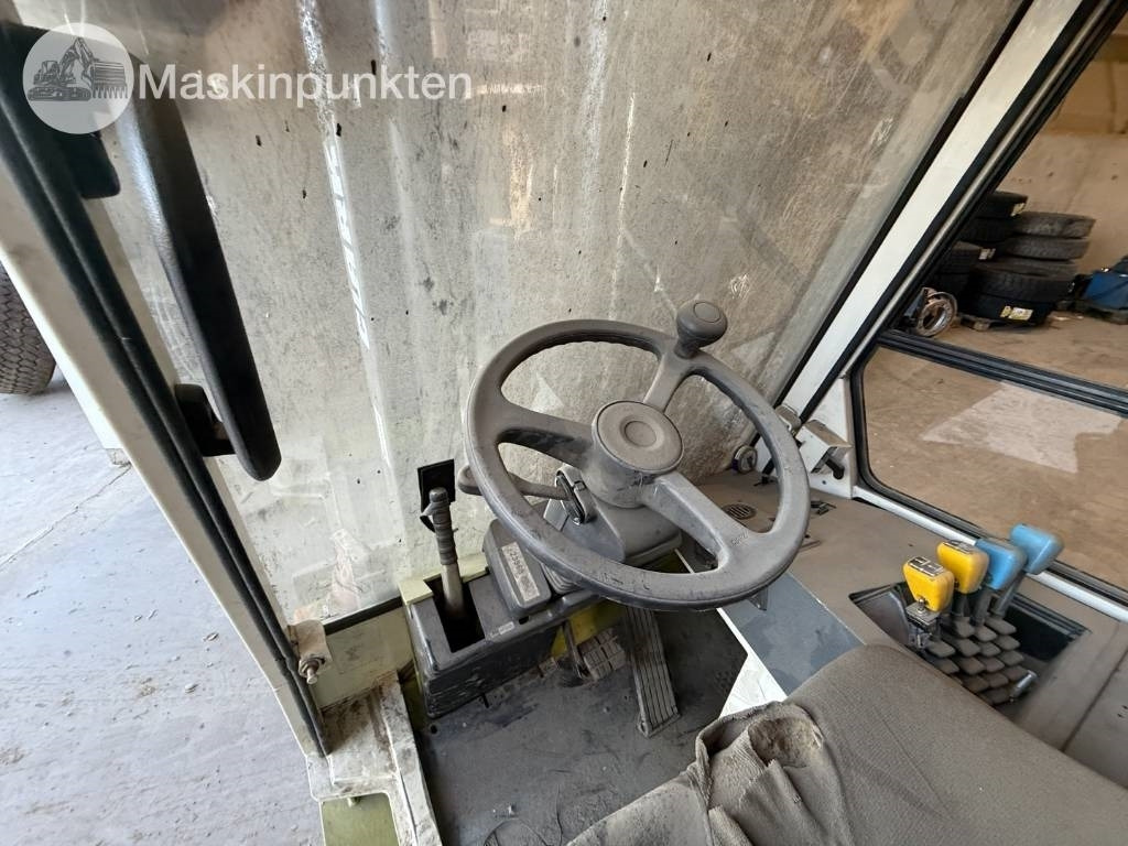 Clark CEM 25  en crédit-bail Clark CEM 25: photos 12 Clark CEM 25  en crédit-bail Clark CEM 25: photos 12