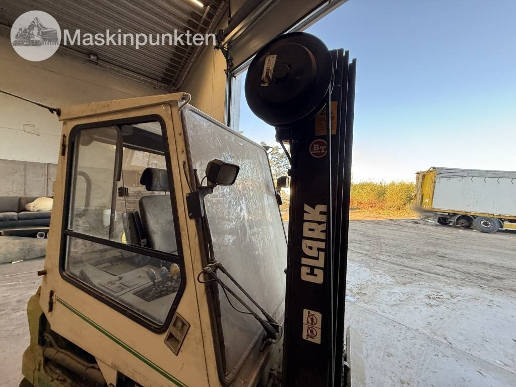 Clark CEM 25  en crédit-bail Clark CEM 25: photos 28 Clark CEM 25  en crédit-bail Clark CEM 25: photos 28