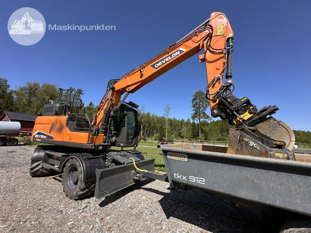 Pelle sur pneus Develon DX 170 W-7: photos 7
