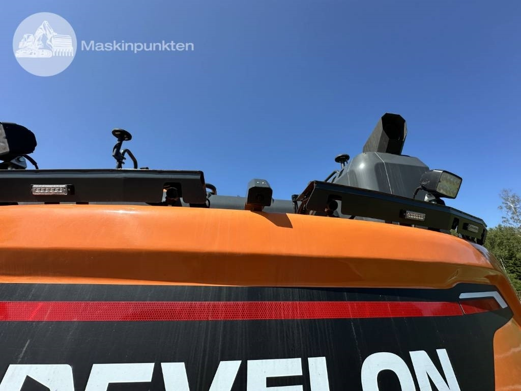 Pelle sur pneus Develon DX 170 W-7: photos 50