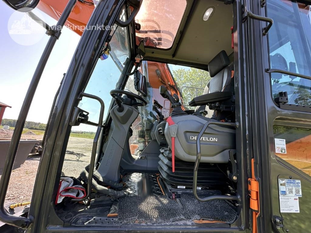 Pelle sur pneus Develon DX 170 W-7: photos 14