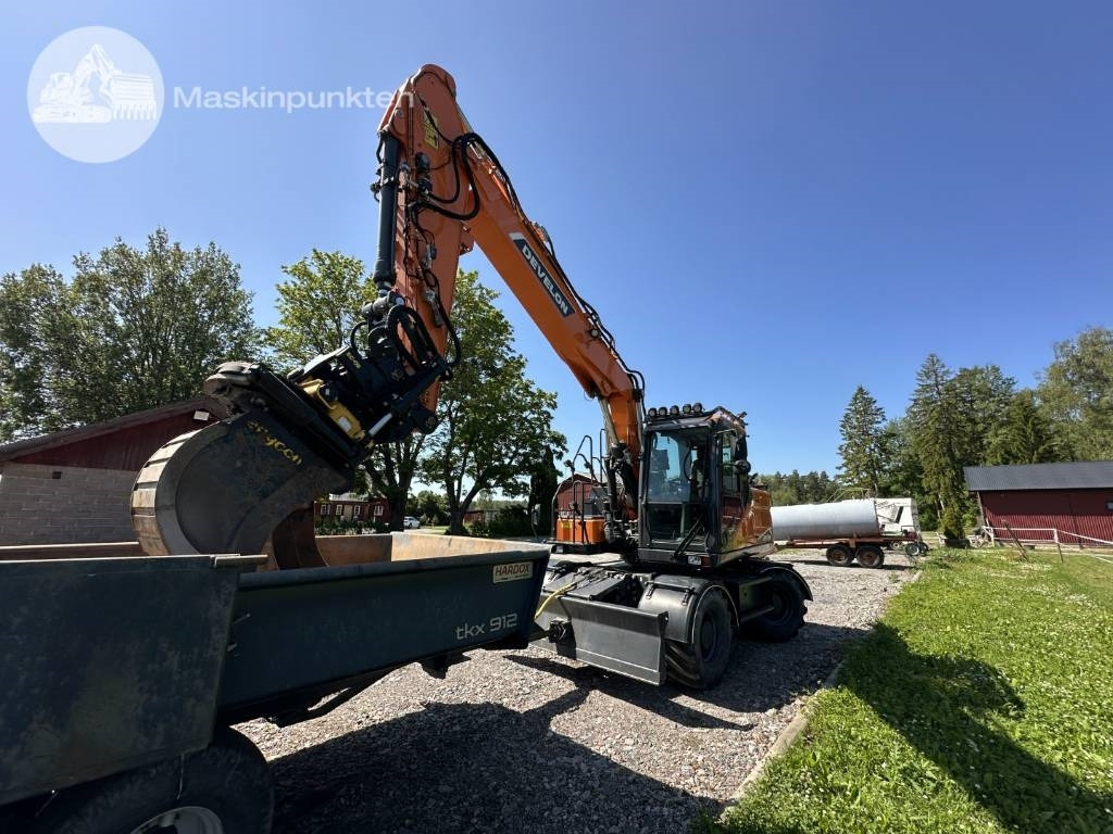 Pelle sur pneus Develon DX 170 W-7: photos 8