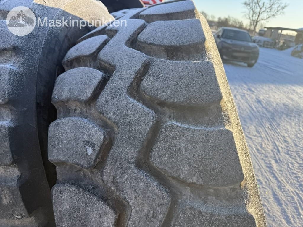 Goodyear GP-40 Däck med fälg till hjullastare - Pneu pour Engins de chantier: photos 2 Goodyear GP-40 Däck med fälg till hjullastare - Pneu pour Engins de chantier: photos 2