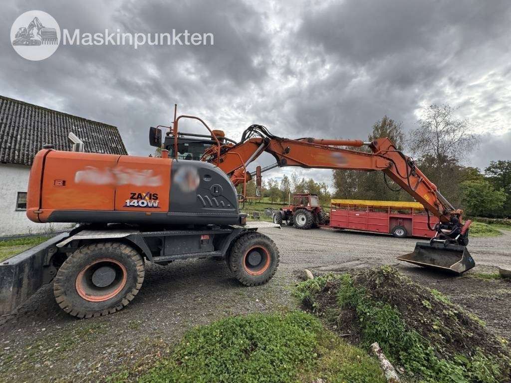 Hitachi ZX 140 W-3 - Pelle sur pneus: photos 4 Hitachi ZX 140 W-3 - Pelle sur pneus: photos 4