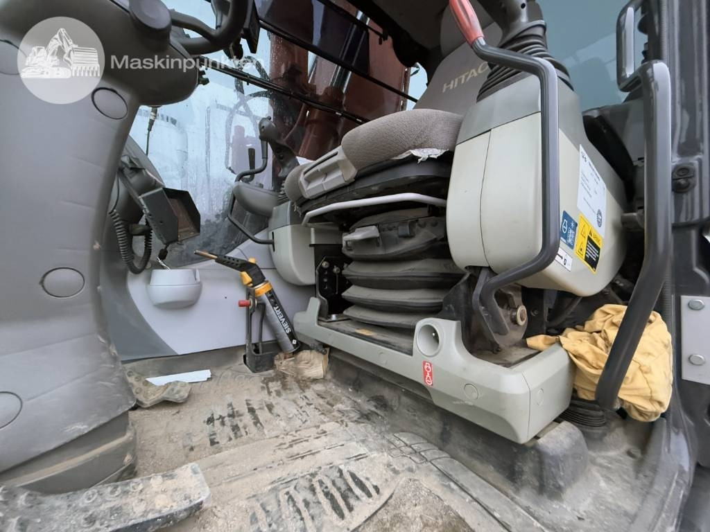 Pelle sur pneus Hitachi ZX 170 W-5 B: photos 36