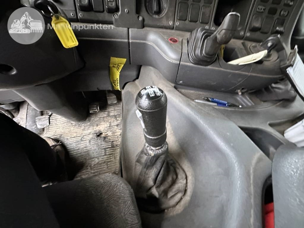 Camion fourgon Scania P 94-310: photos 24