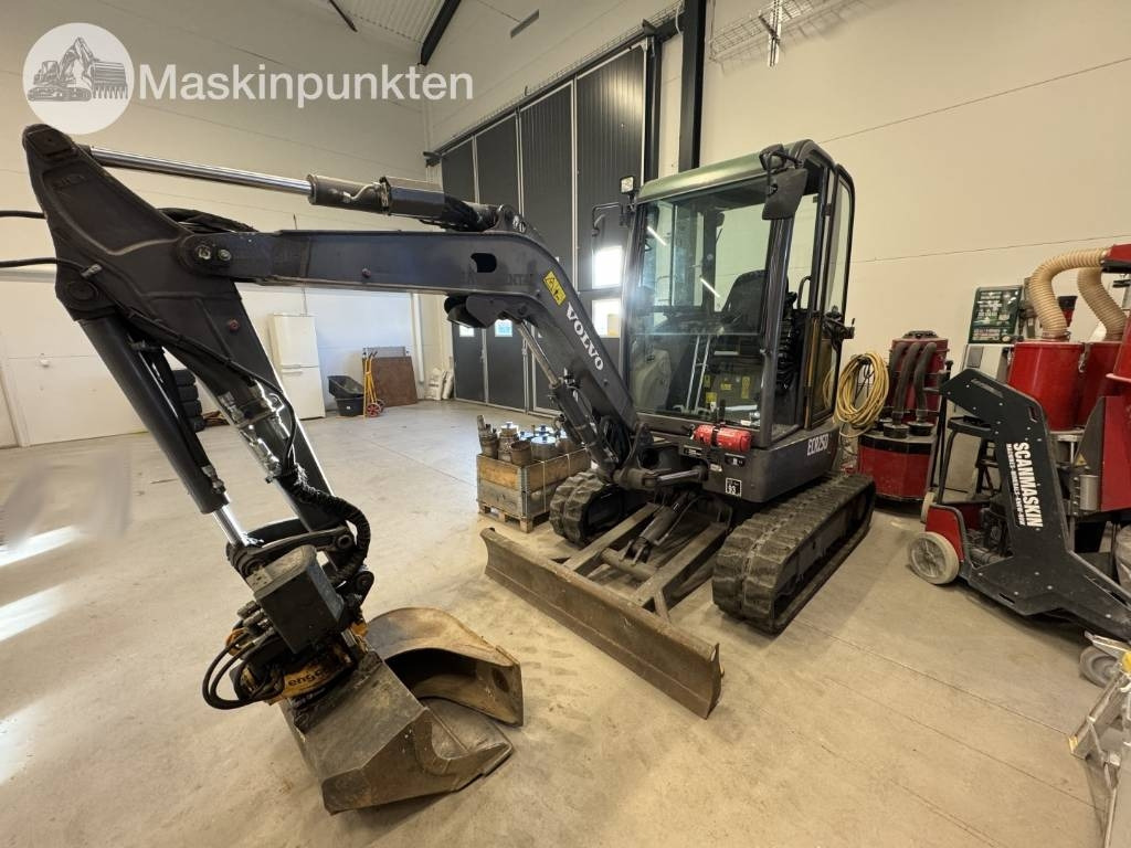 Volvo ECR 25 D - Mini pelle: photos 1 Volvo ECR 25 D - Mini pelle: photos 1