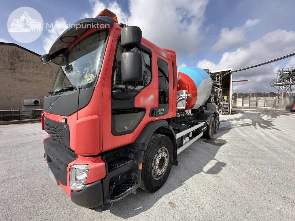 Volvo FE 320 - Camion malaxeur: photos 1 Volvo FE 320 - Camion malaxeur: photos 1