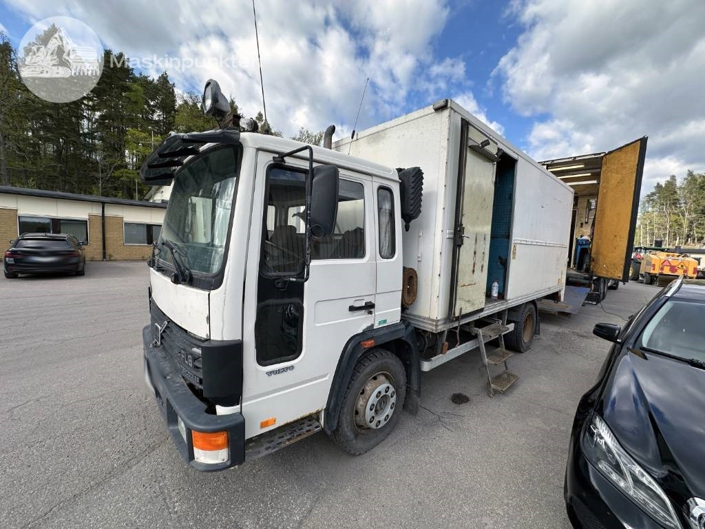 Volvo FL 610 Verkstadsinredd - Camion fourgon: photos 1 Volvo FL 610 Verkstadsinredd - Camion fourgon: photos 1