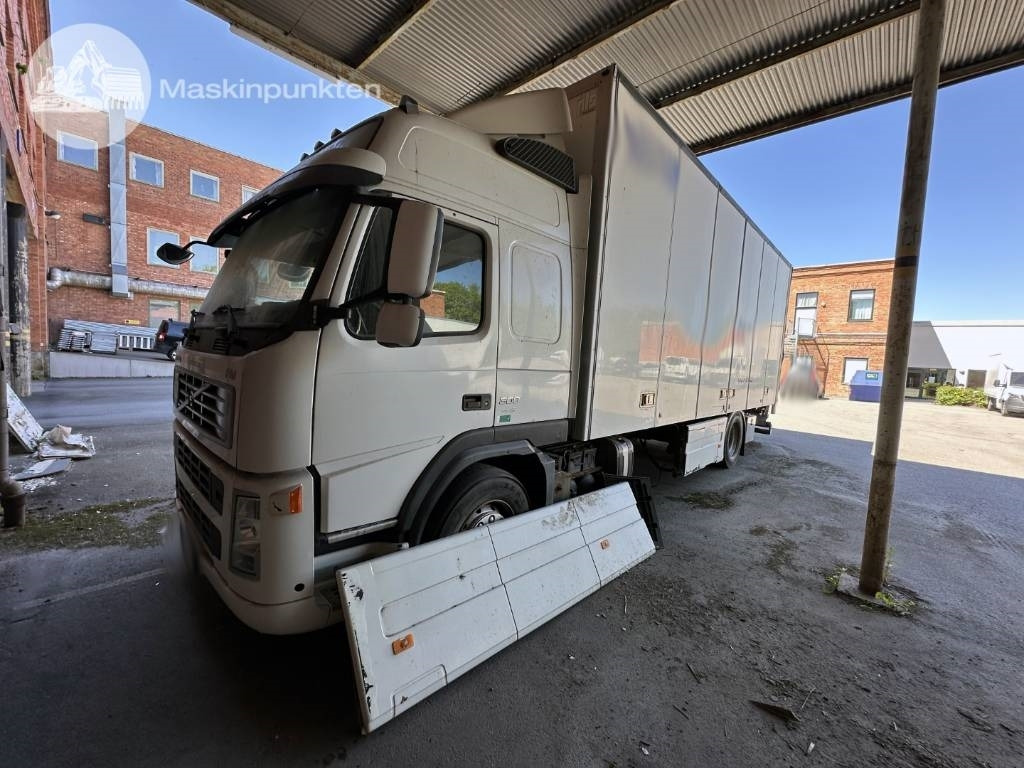 Volvo FM 300 - Camion fourgon: photos 1 Volvo FM 300 - Camion fourgon: photos 1