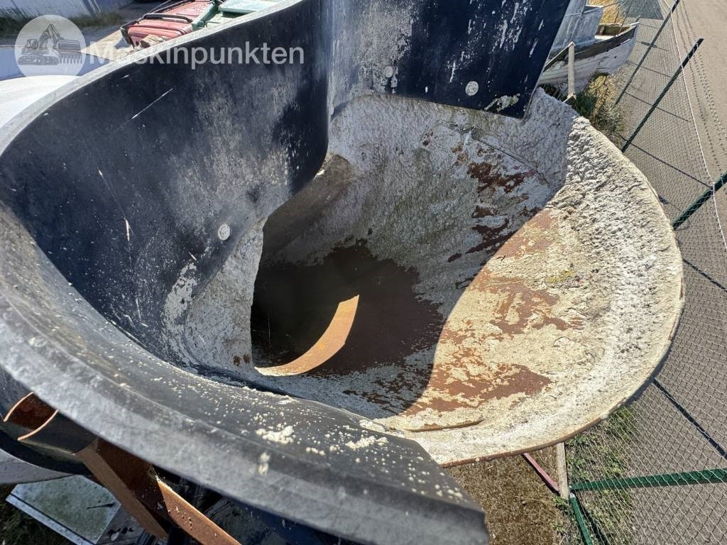 Camion malaxeur Volvo FM 440: photos 47