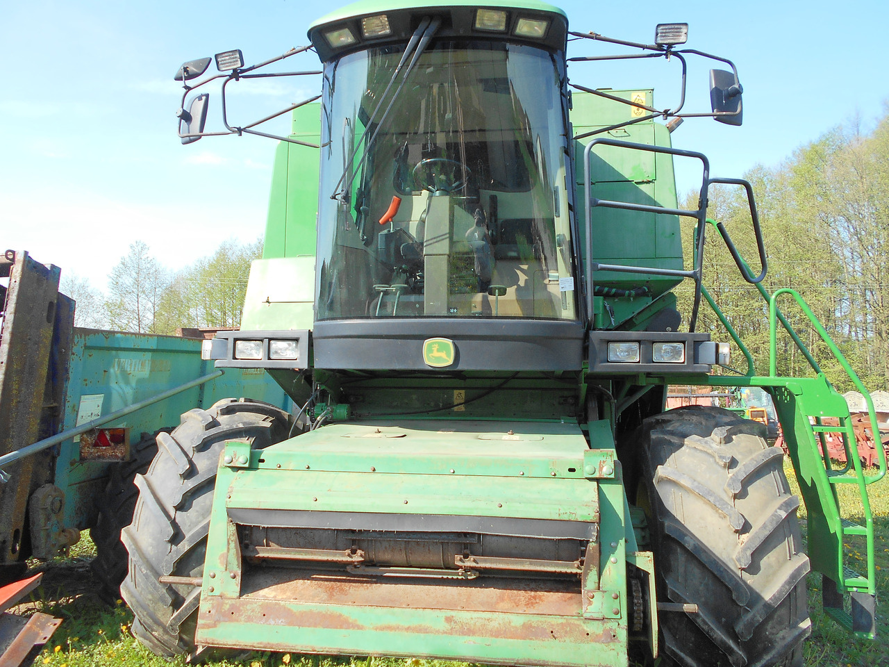 John Deere 1550 - Moissonneuse-batteuse: photos 1 John Deere 1550 - Moissonneuse-batteuse: photos 1