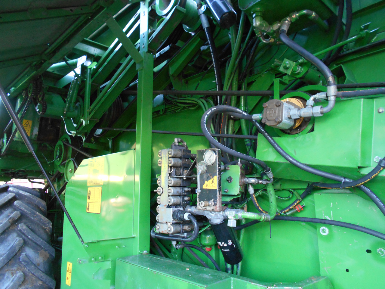 Kombajn do zboża John deer 2258 - Moissonneuse-batteuse: photos 5 Kombajn do zboża John deer 2258 - Moissonneuse-batteuse: photos 5