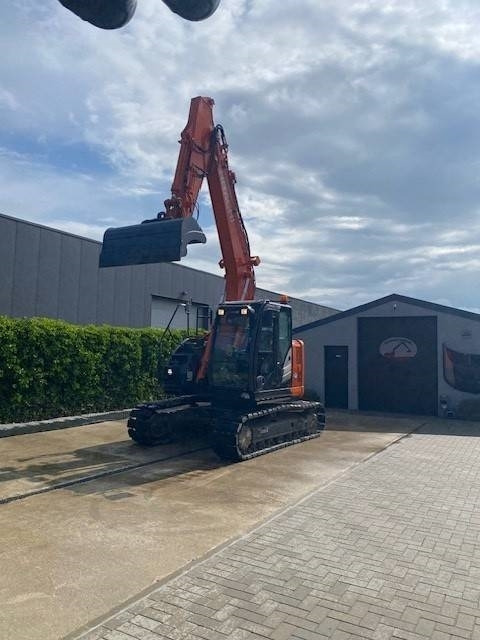 Hitachi ZX 135 US-6 - Pelle sur chenille: photos 3 Hitachi ZX 135 US-6 - Pelle sur chenille: photos 3