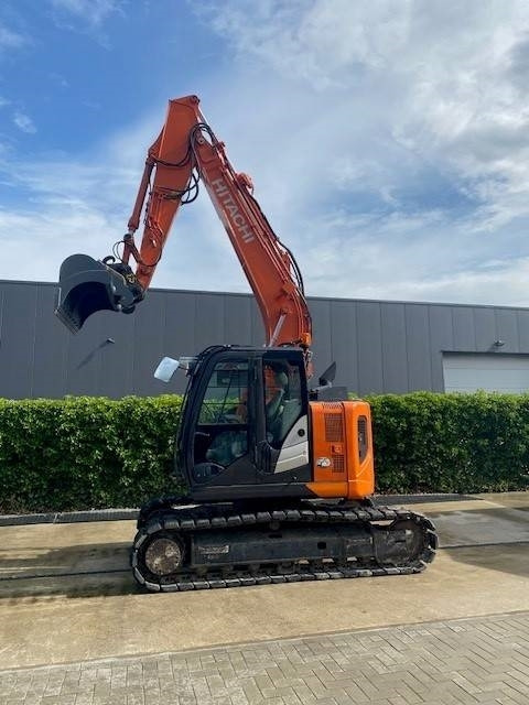 Hitachi ZX 135 US-6 - Pelle sur chenille: photos 2 Hitachi ZX 135 US-6 - Pelle sur chenille: photos 2