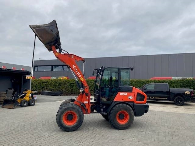 Kubota R 090 - Chargeuse sur pneus: photos 1 Kubota R 090 - Chargeuse sur pneus: photos 1