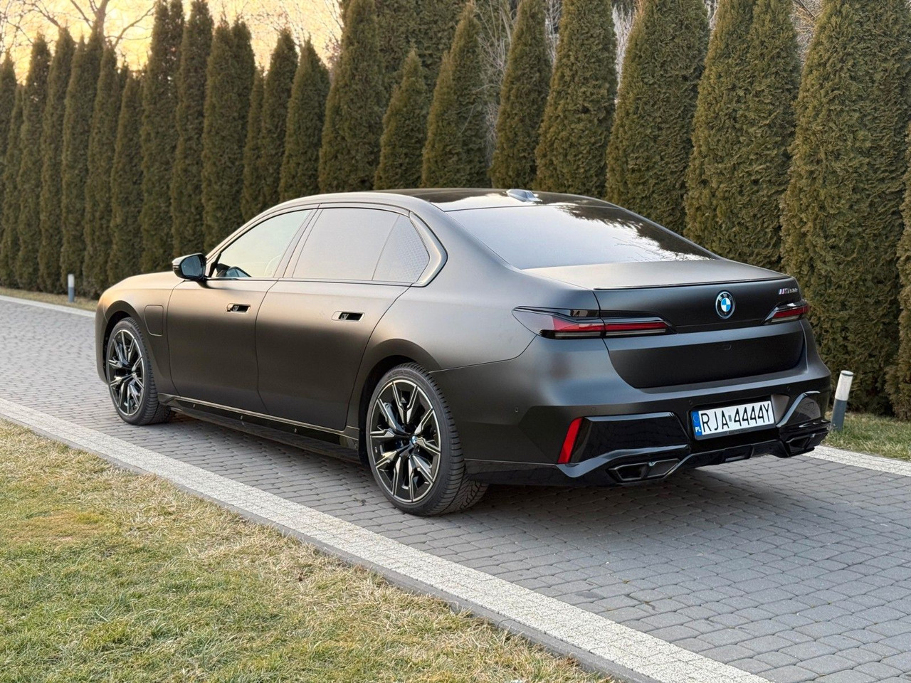 BMW M760 Baureihe 7 Lim M760 e xDrive - Berline: photos 4 BMW M760 Baureihe 7 Lim M760 e xDrive - Berline: photos 4