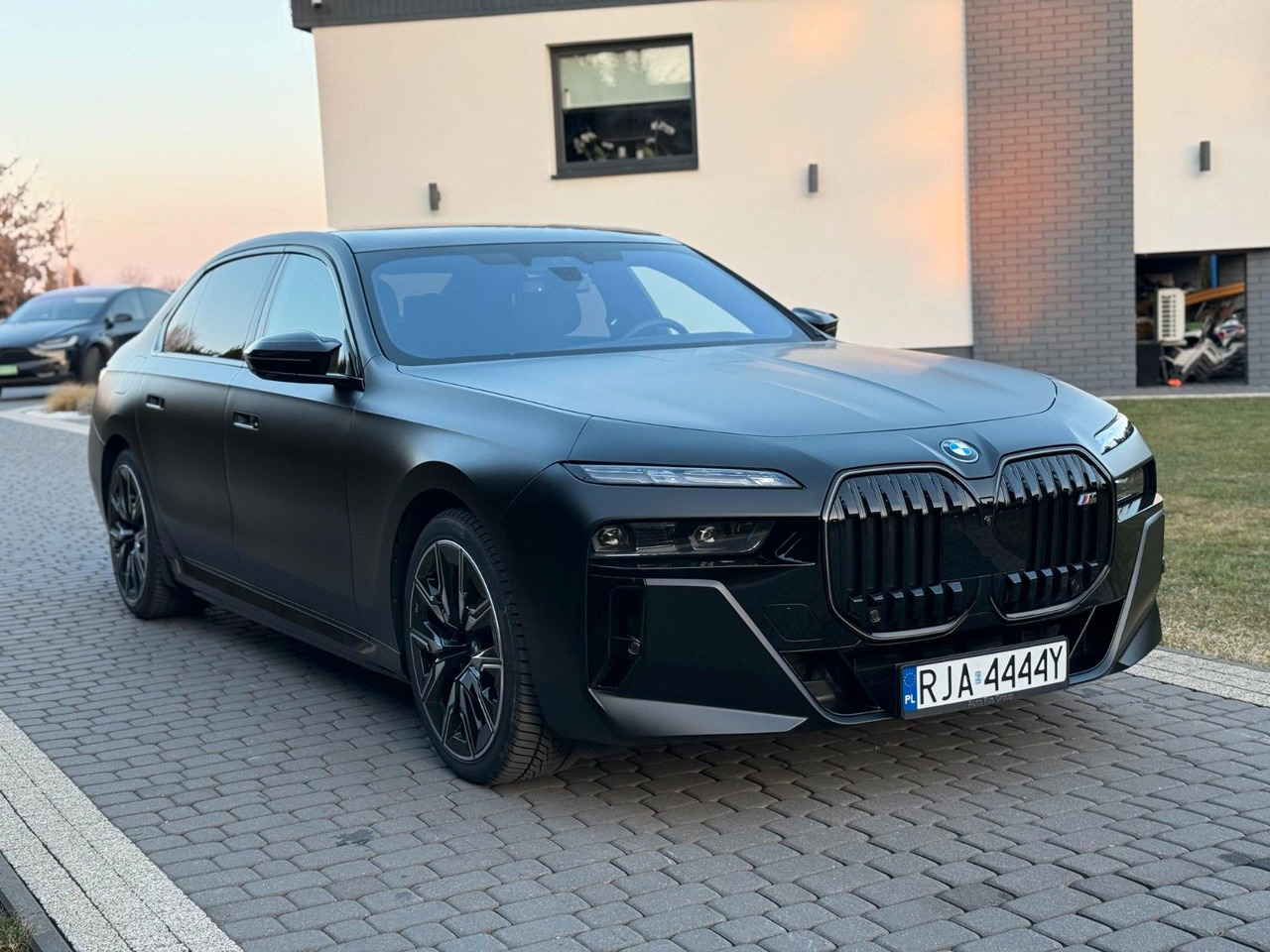 BMW M760 Baureihe 7 Lim M760 e xDrive - Berline: photos 3 BMW M760 Baureihe 7 Lim M760 e xDrive - Berline: photos 3