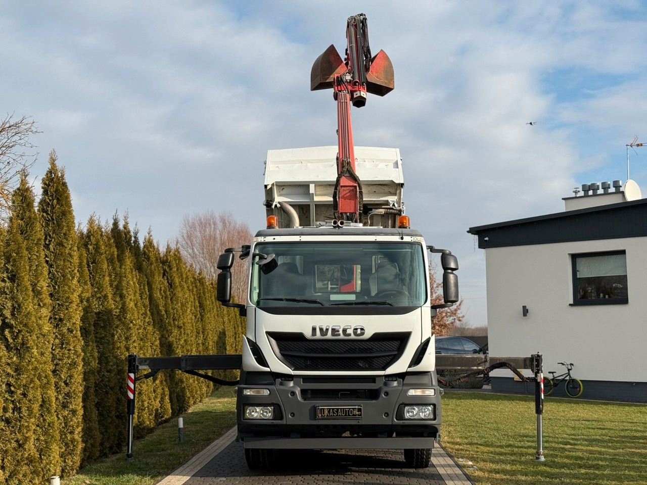 Iveco STRALIS 330 / 4x2/ TIPPER /FASSI F135 - Camion benne, Camion grue: photos 2 Iveco STRALIS 330 / 4x2/ TIPPER /FASSI F135 - Camion benne, Camion grue: photos 2