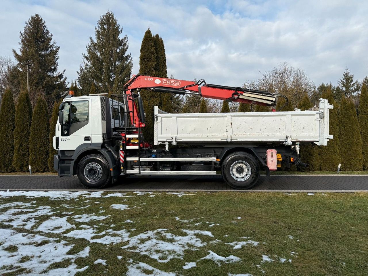 Iveco STRALIS 330 / 4x2/ TIPPER /FASSI F135 - Camion benne, Camion grue: photos 4 Iveco STRALIS 330 / 4x2/ TIPPER /FASSI F135 - Camion benne, Camion grue: photos 4