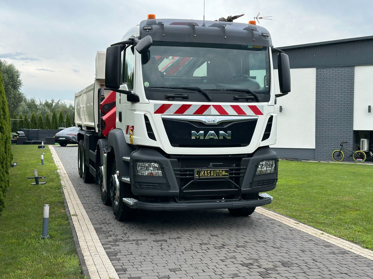 MAN TGS 440 / 8x4 /CRANE HMF 1530/ TIPPER - Camion grue: photos 4 MAN TGS 440 / 8x4 /CRANE HMF 1530/ TIPPER - Camion grue: photos 4