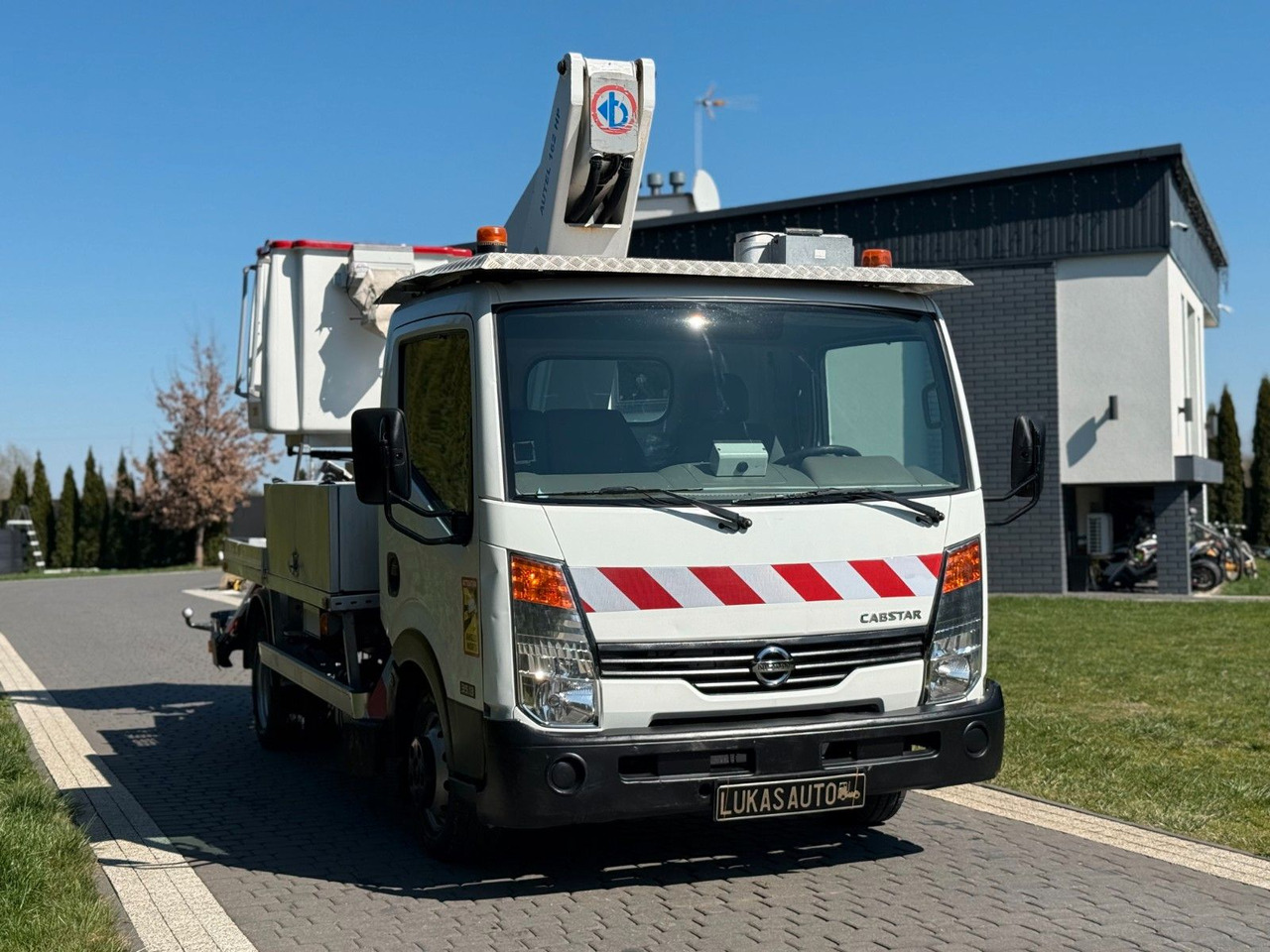 Nissan CABSTAR 17 M MANUAL GEARBOX LOW KMS - Camion avec nacelle: photos 3 Nissan CABSTAR 17 M MANUAL GEARBOX LOW KMS - Camion avec nacelle: photos 3