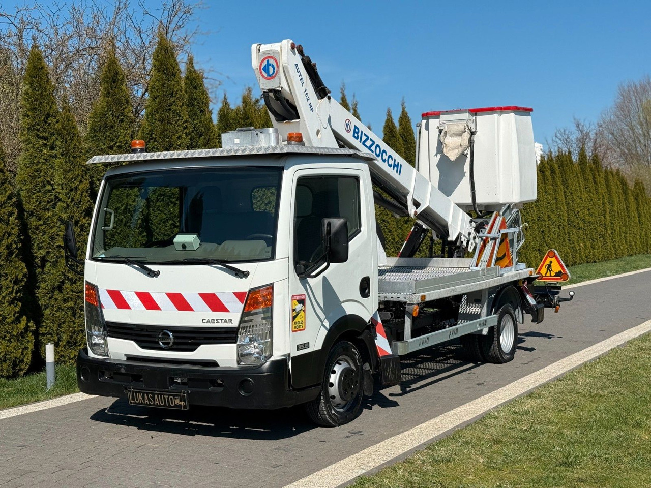 Nissan CABSTAR 17 M MANUAL GEARBOX LOW KMS - Camion avec nacelle: photos 1 Nissan CABSTAR 17 M MANUAL GEARBOX LOW KMS - Camion avec nacelle: photos 1