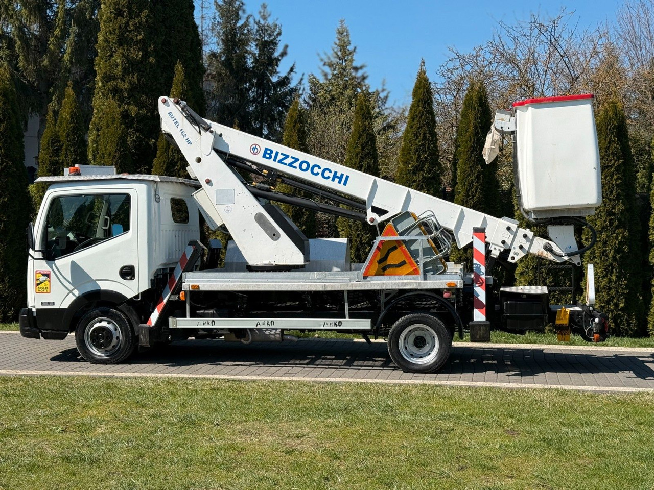Nissan CABSTAR 17 M MANUAL GEARBOX LOW KMS - Camion avec nacelle: photos 4 Nissan CABSTAR 17 M MANUAL GEARBOX LOW KMS - Camion avec nacelle: photos 4