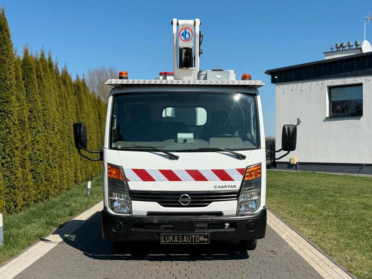 Nissan CABSTAR 17 M MANUAL GEARBOX LOW KMS - Camion avec nacelle: photos 2 Nissan CABSTAR 17 M MANUAL GEARBOX LOW KMS - Camion avec nacelle: photos 2