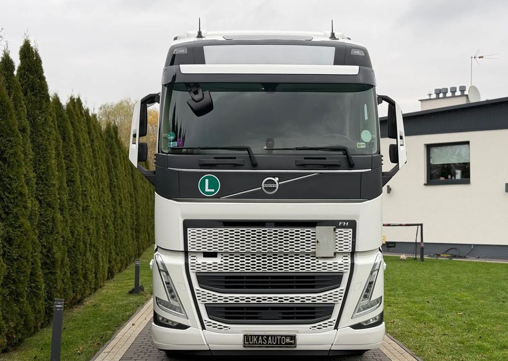 Volvo FH 460 AUTOMAT PARK COOL DWA ZBIORNIKI - Tracteur routier: photos 4 Volvo FH 460 AUTOMAT PARK COOL DWA ZBIORNIKI - Tracteur routier: photos 4