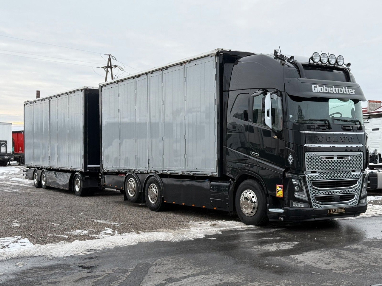 Volvo FH16 660 HP XL TANDEM 6x2 LIMITED EDITION - Camion à rideaux coulissants: photos 4 Volvo FH16 660 HP XL TANDEM 6x2 LIMITED EDITION - Camion à rideaux coulissants: photos 4