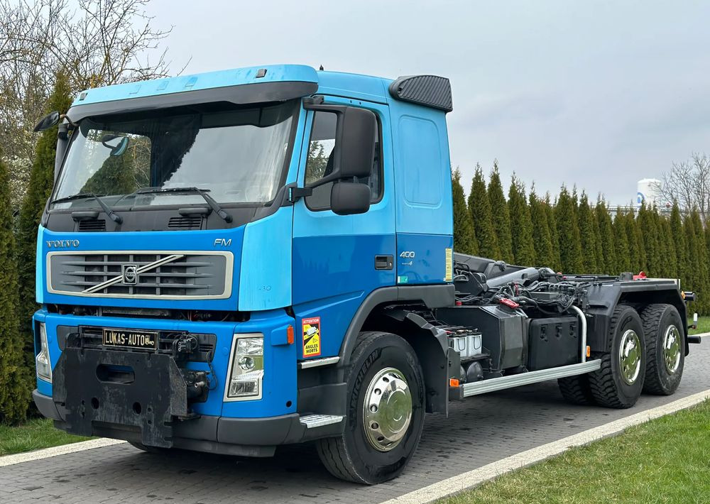 Volvo FM 400 HAKOWIEC 6X4 - Camion ampliroll: photos 1 Volvo FM 400 HAKOWIEC 6X4 - Camion ampliroll: photos 1