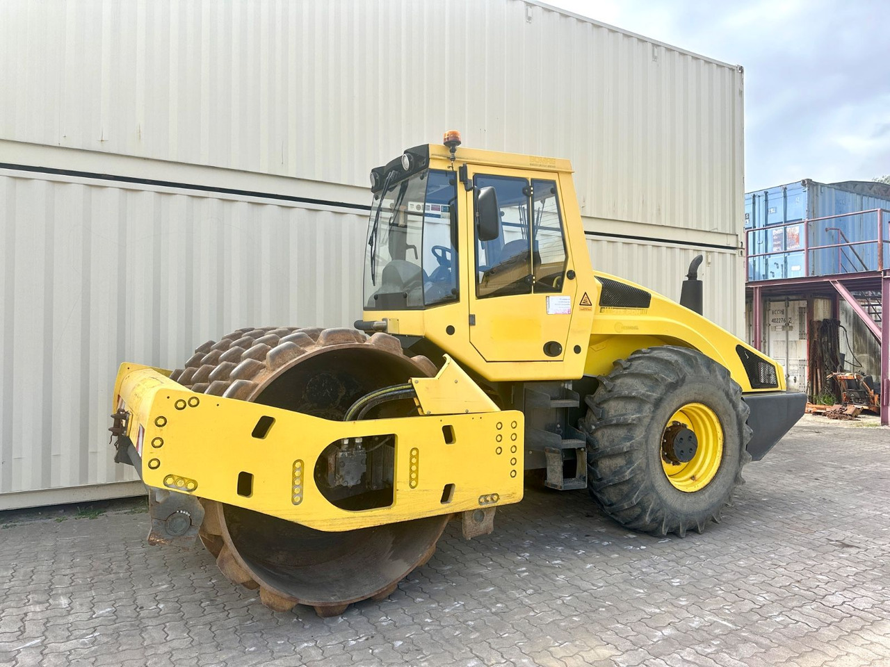 BOMAG BW213PDH-4 / 2012 BJ / Deutsche Maschine - Compacteur à pieds de mouton/ Monocylindre: photos 1 BOMAG BW213PDH-4 / 2012 BJ / Deutsche Maschine - Compacteur à pieds de mouton/ Monocylindre: photos 1