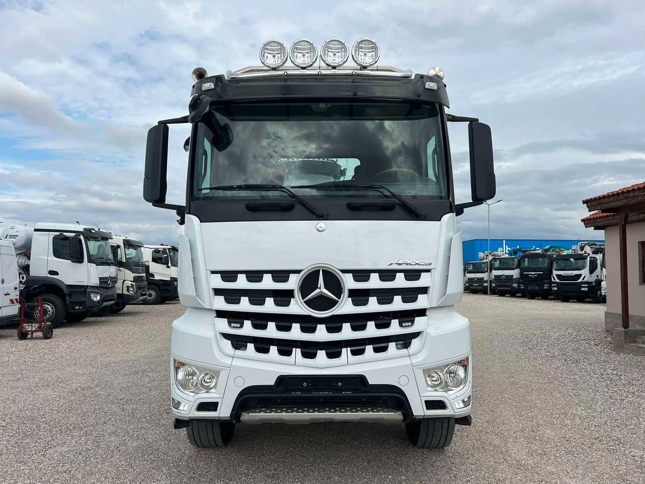 Mercedes-Benz AROCS 3251 CIFA MAGNUM MK28.4L - Camion malaxeur pompe: photos 2 Mercedes-Benz AROCS 3251 CIFA MAGNUM MK28.4L - Camion malaxeur pompe: photos 2