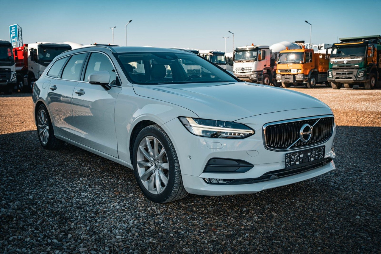 Volvo V90 D4 Momentum 2.0D - Voiture: photos 1 Volvo V90 D4 Momentum 2.0D - Voiture: photos 1