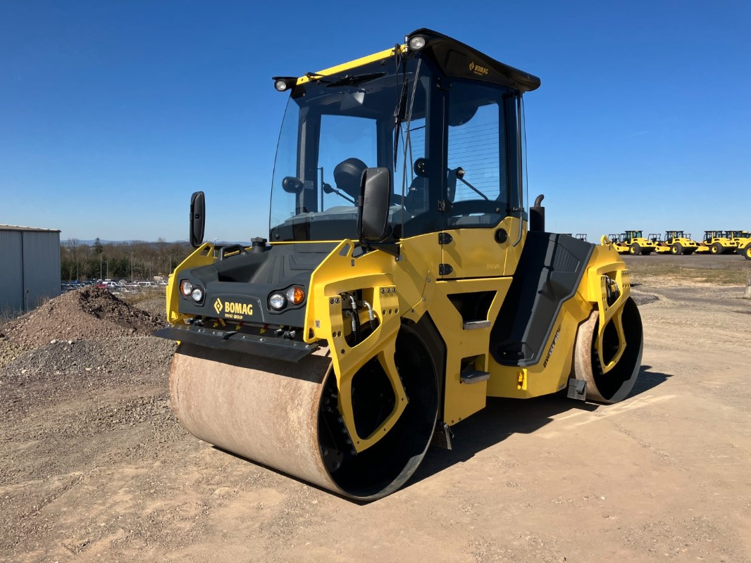 BOMAG DE BW 151 AD-50 Stage IIIa/Tier 4i - Rouleau compresseur: photos 1 BOMAG DE BW 151 AD-50 Stage IIIa/Tier 4i - Rouleau compresseur: photos 1