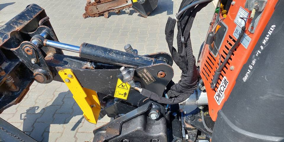 Trancheuse Ditch Witch R300 koparka łańcuchowa pługoukładacz: photos 10