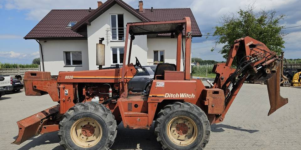 Pługoukładacz wibropług Ditch Witch 8020 układanie kabli światłowód - Engins de chantier: photos 1 Pługoukładacz wibropług Ditch Witch 8020 układanie kabli światłowód - Engins de chantier: photos 1