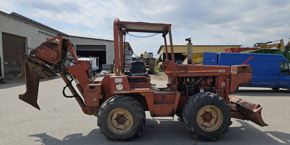 Pługoukładacz wibropług Ditch Witch 8020 układanie kabli światłowód - Engins de chantier: photos 5 Pługoukładacz wibropług Ditch Witch 8020 układanie kabli światłowód - Engins de chantier: photos 5