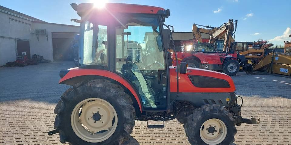 Kioti EX50 HST 50KM klimatyzacja przedni TUZ - Tracteur agricole: photos 5 Kioti EX50 HST 50KM klimatyzacja przedni TUZ - Tracteur agricole: photos 5