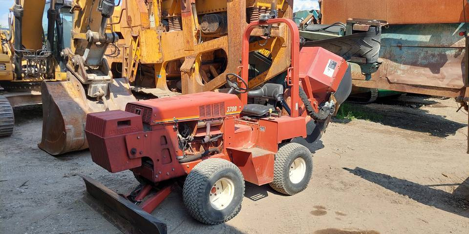 Koparka tarczowa Ditch Witch 3700DD łańcuchowa - Trancheuse: photos 2 Koparka tarczowa Ditch Witch 3700DD łańcuchowa - Trancheuse: photos 2