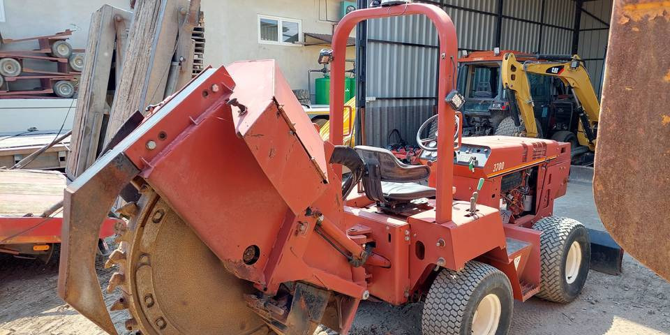 Koparka tarczowa Ditch Witch 3700DD łańcuchowa - Trancheuse: photos 5 Koparka tarczowa Ditch Witch 3700DD łańcuchowa - Trancheuse: photos 5