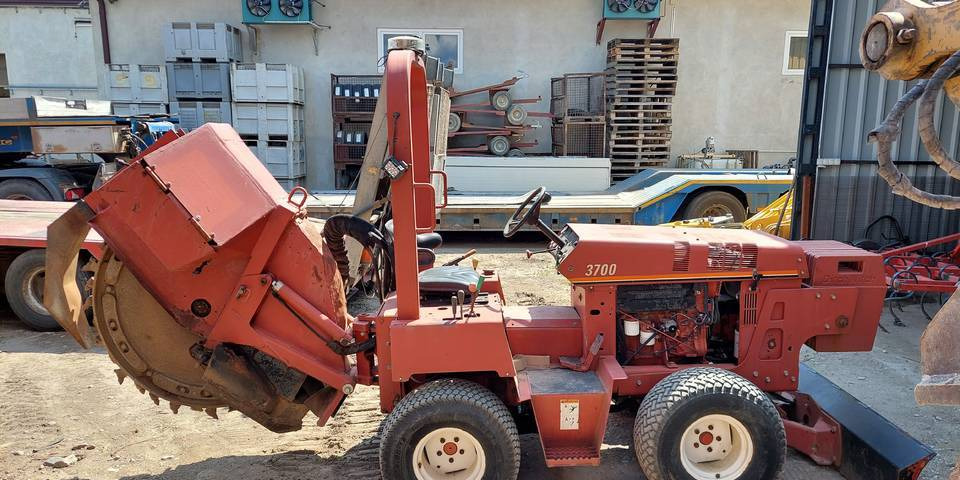 Koparka tarczowa Ditch Witch 3700DD łańcuchowa - Trancheuse: photos 4 Koparka tarczowa Ditch Witch 3700DD łańcuchowa - Trancheuse: photos 4